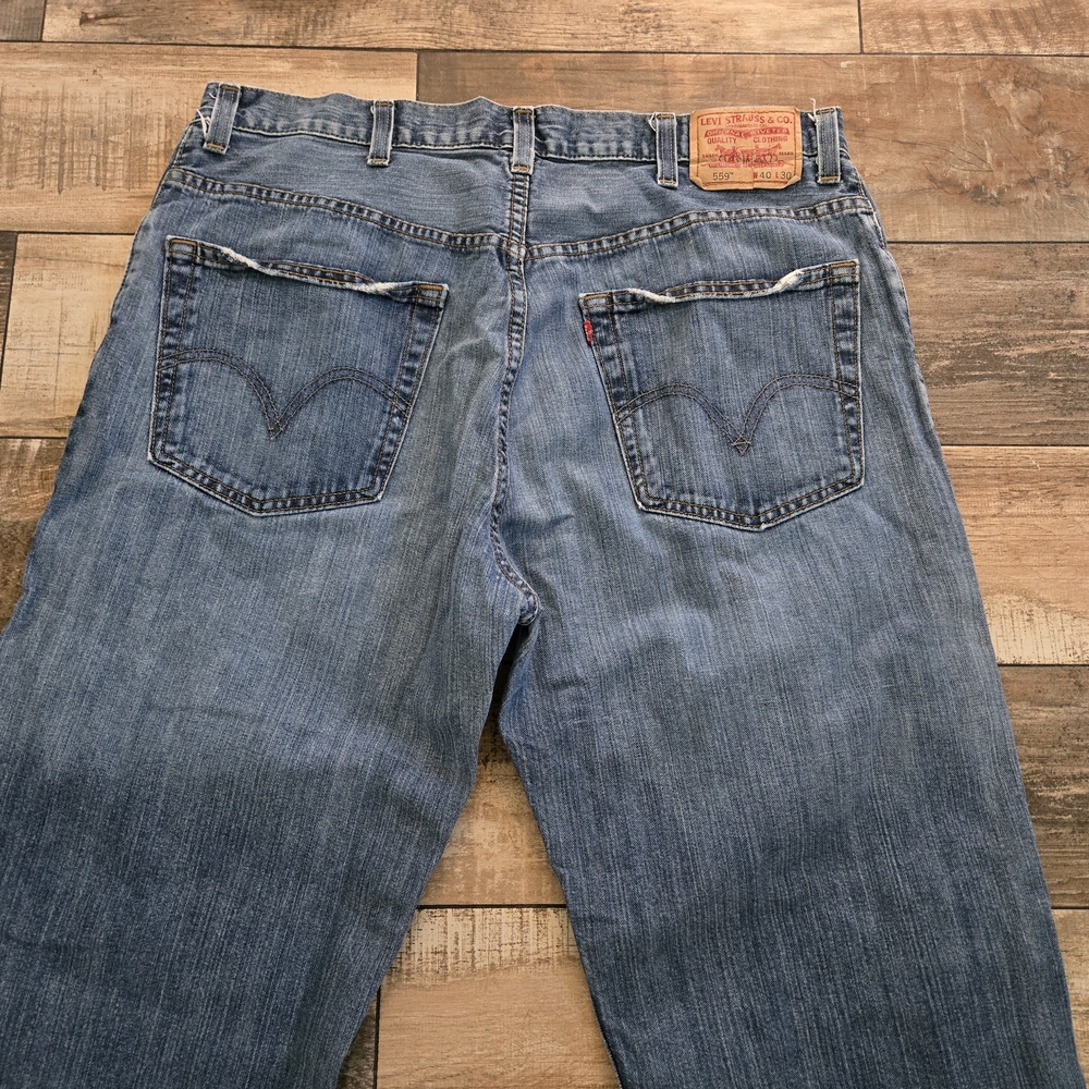 Levi's 559 40x30 Measures 38x30 Medium Wash Distressed